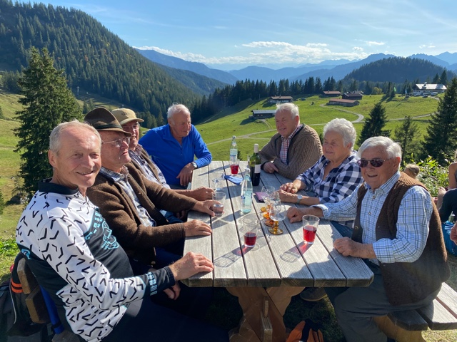 Skiclub lädt zum Seniorennachmittag auf die obere Schönfeldalm!