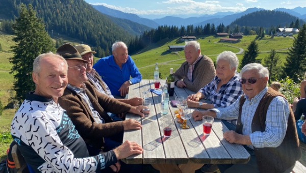 Skiclub lädt zum Seniorennachmittag auf die obere Schönfeldalm!